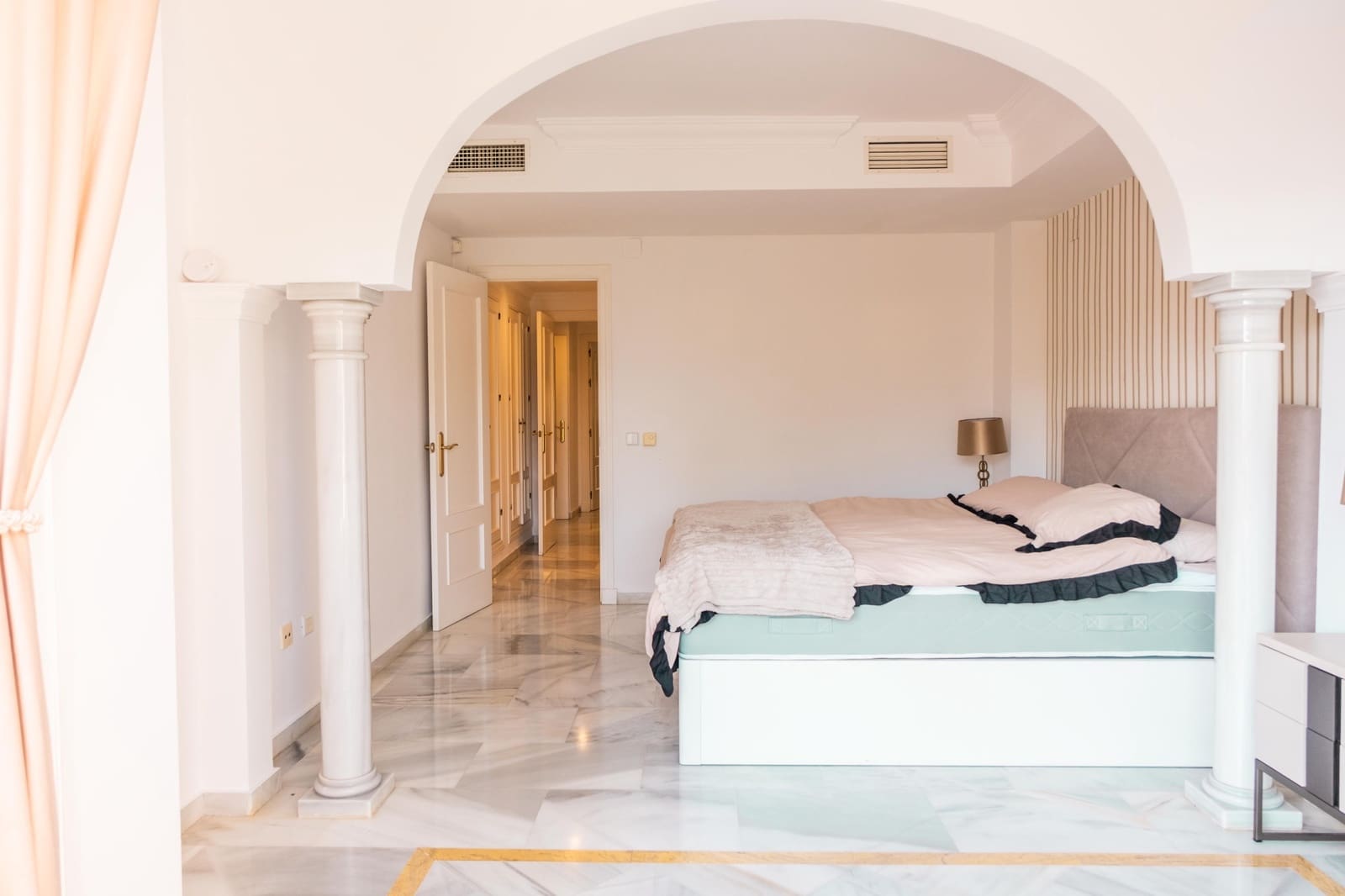 2 bedroom Apartment for sale in Marbella with pool garage - € 580,000 (Ref: 10015242)