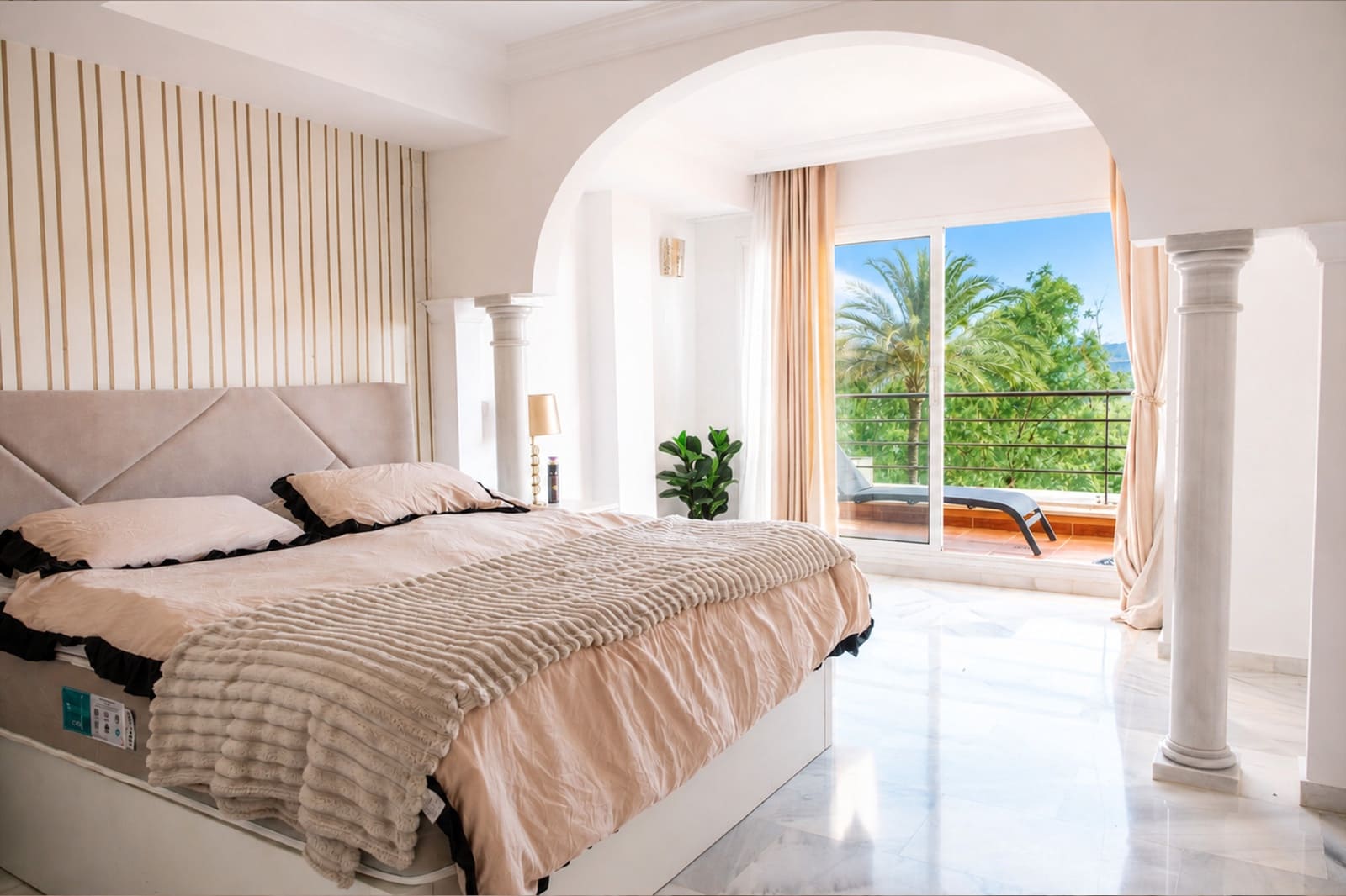 2 bedroom Apartment for sale in Marbella with pool garage - € 580,000 (Ref: 10015242)