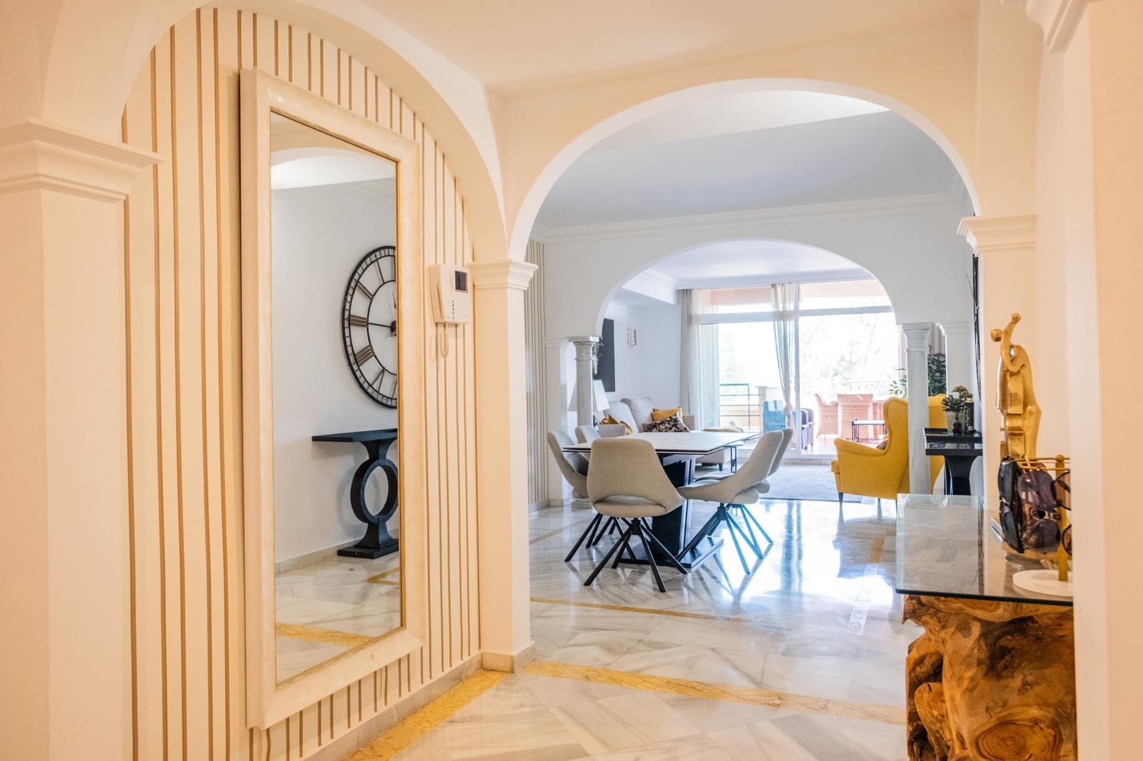 2 bedroom Apartment for sale in Marbella with pool garage - € 580,000 (Ref: 10015242)