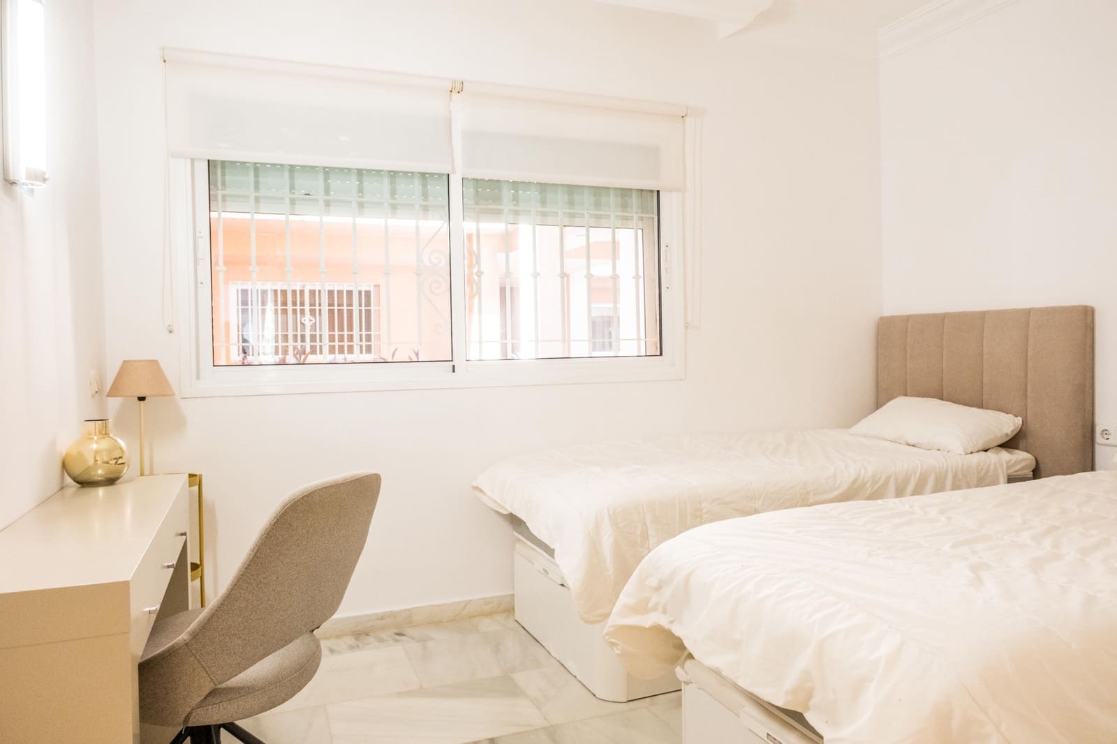 2 bedroom Apartment for sale in Marbella with pool garage - € 580,000 (Ref: 10015242)