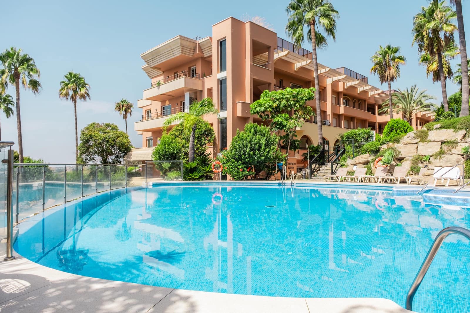 2 bedroom Apartment for sale in Marbella with pool garage - € 580,000 (Ref: 10015242)