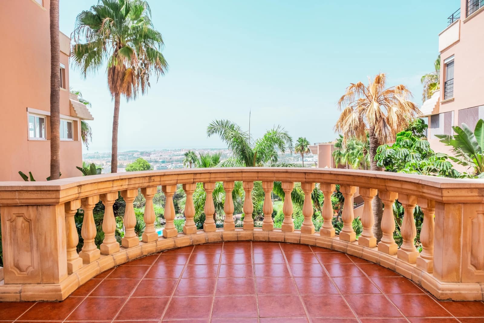 2 bedroom Apartment for sale in Marbella with pool garage - € 580,000 (Ref: 10015242)