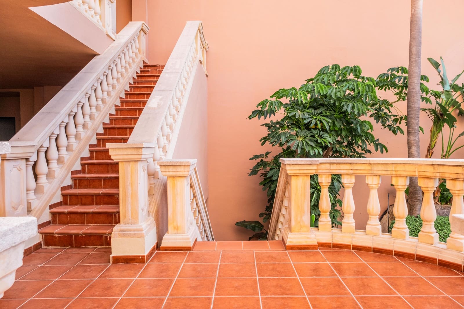 2 bedroom Apartment for sale in Marbella with pool garage - € 580,000 (Ref: 10015242)