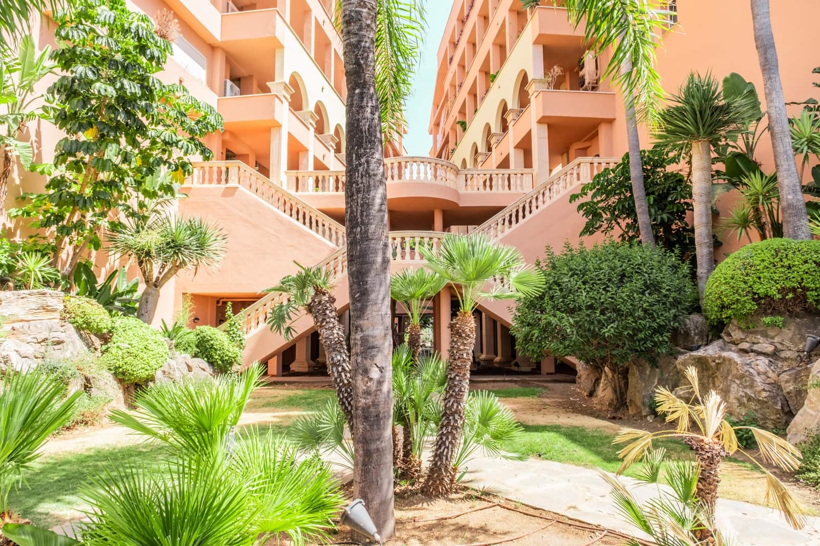 2 bedroom Apartment for sale in Marbella with pool garage - € 580,000 (Ref: 10015242)