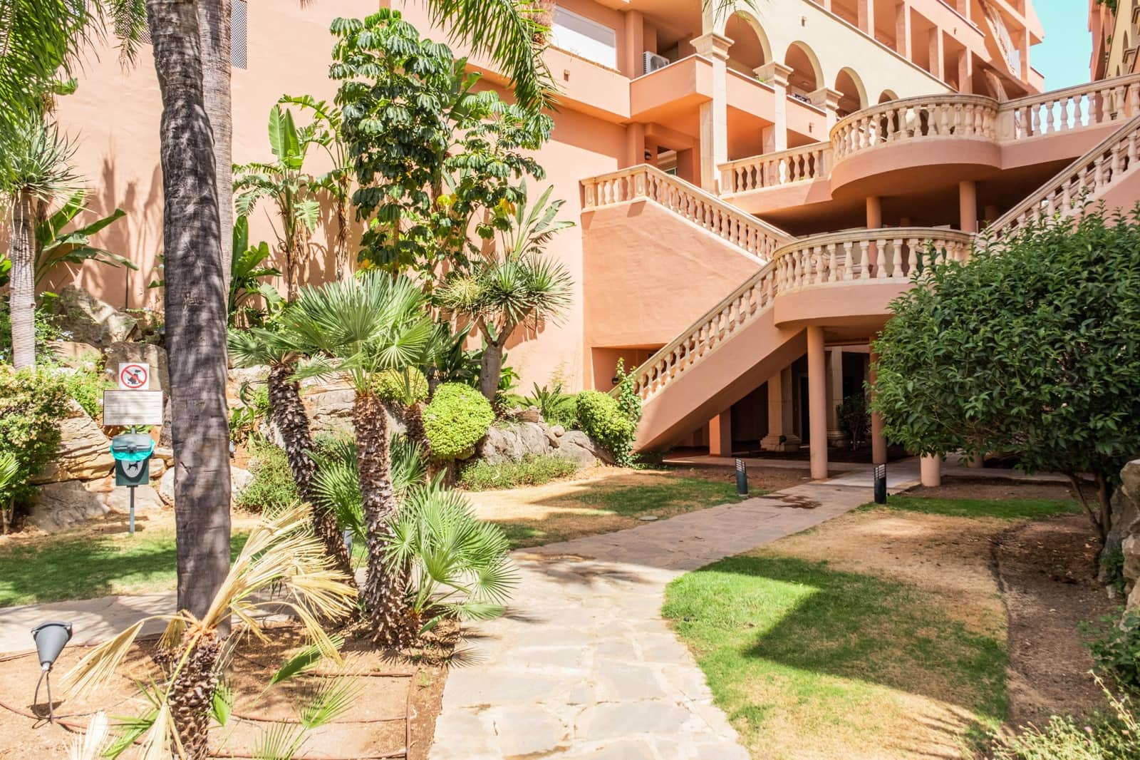 2 bedroom Apartment for sale in Marbella with pool garage - € 580,000 (Ref: 10015242)