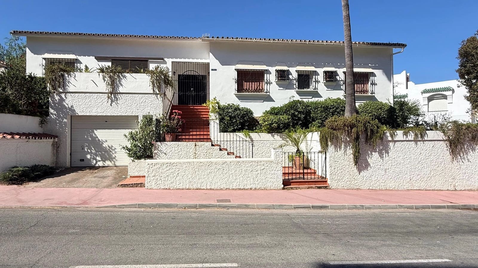3 sypialnia Willa na sprzedaż w Nueva Andalucia z garażem - 750 000 € (Ref: 10020390)