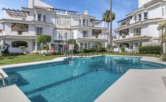 Ático de 3 habitaciones en Nueva Andalucia, Marbella en venta con piscina garaje - 549.000 € (Ref: 10020391)