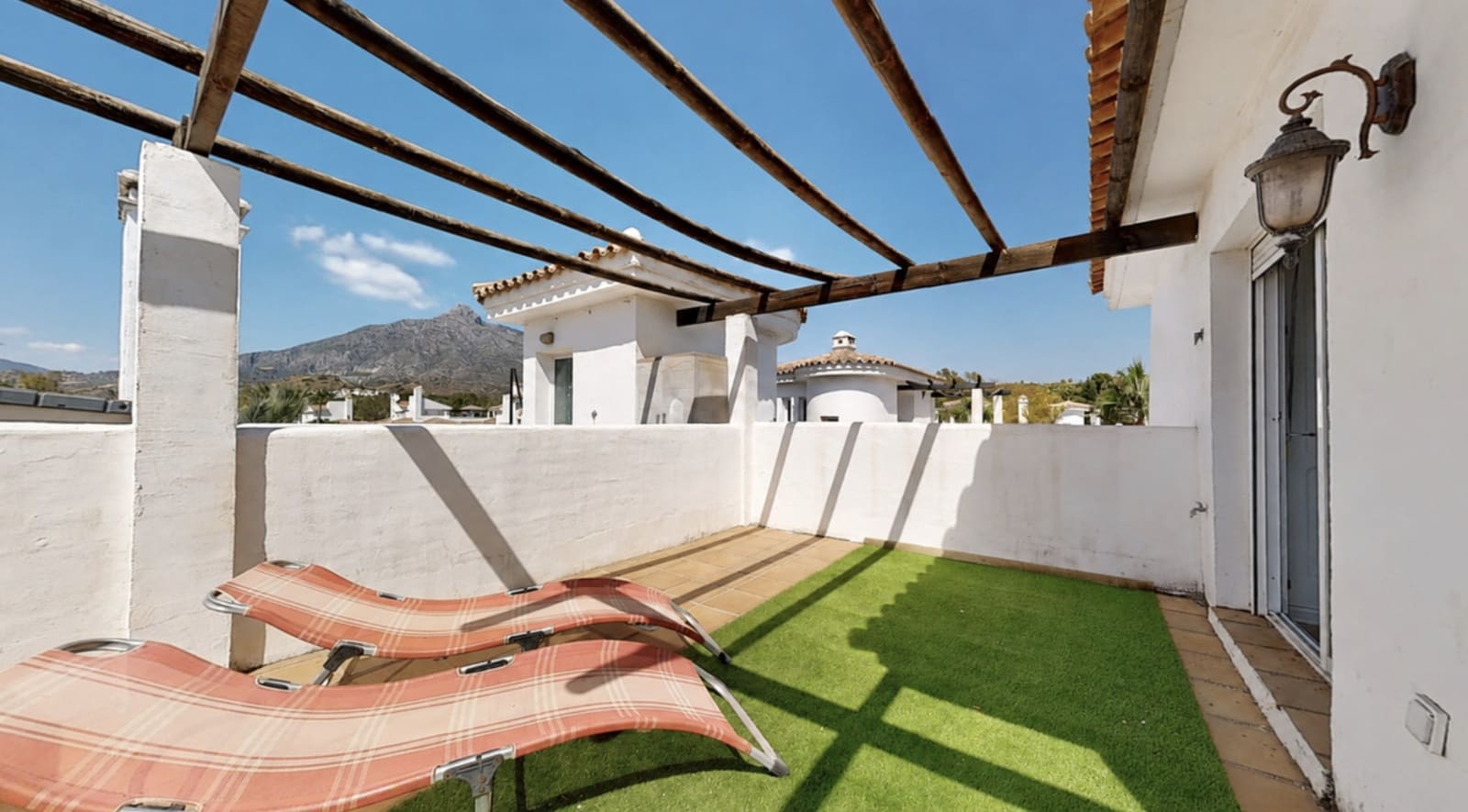 Ático de 3 habitaciones en Nueva Andalucia en venta con piscina garaje - 549.000 € (Ref: 10020391)