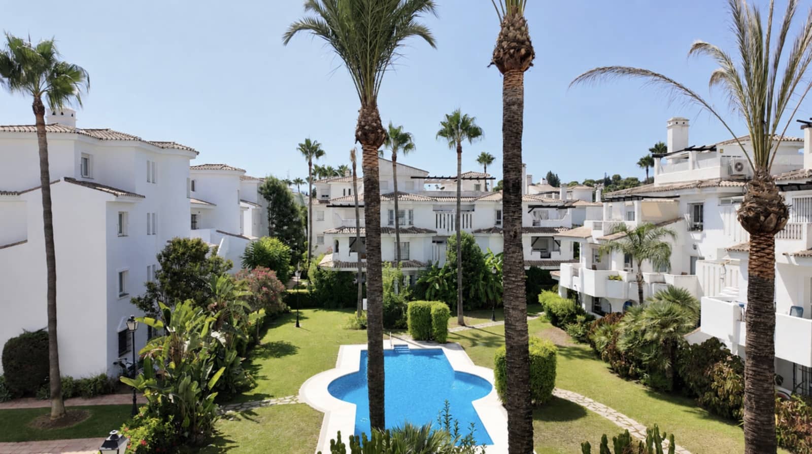 Ático de 3 habitaciones en Nueva Andalucia en venta con piscina garaje - 549.000 € (Ref: 10020391)