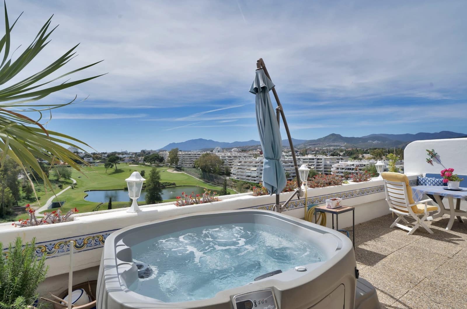 2 slaapkamer Penthouse te koop in Guadalmina met garage - € 565.000 (Ref: 10020393)