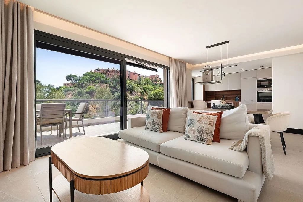 3 soverom Penthouse til salgs i Nueva Andalucia med svømmebasseng garasje - € 1 330 000 (Ref: 10020395)