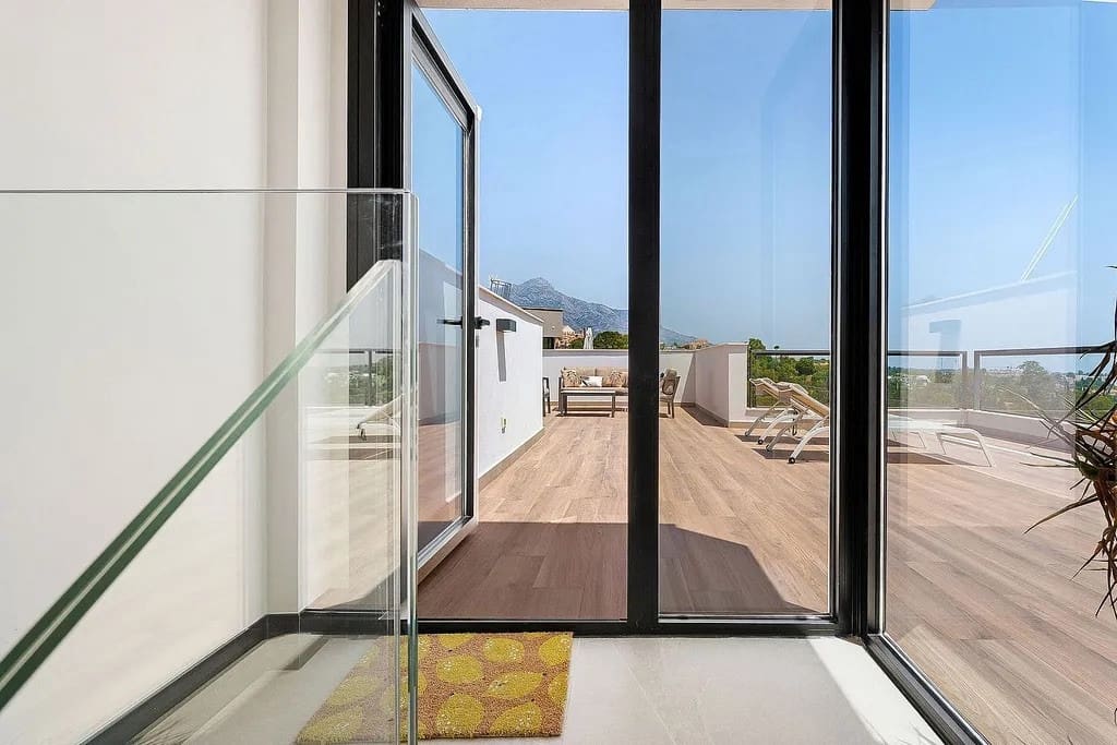 3 soverom Penthouse til salgs i Nueva Andalucia med svømmebasseng garasje - € 1 330 000 (Ref: 10020395)
