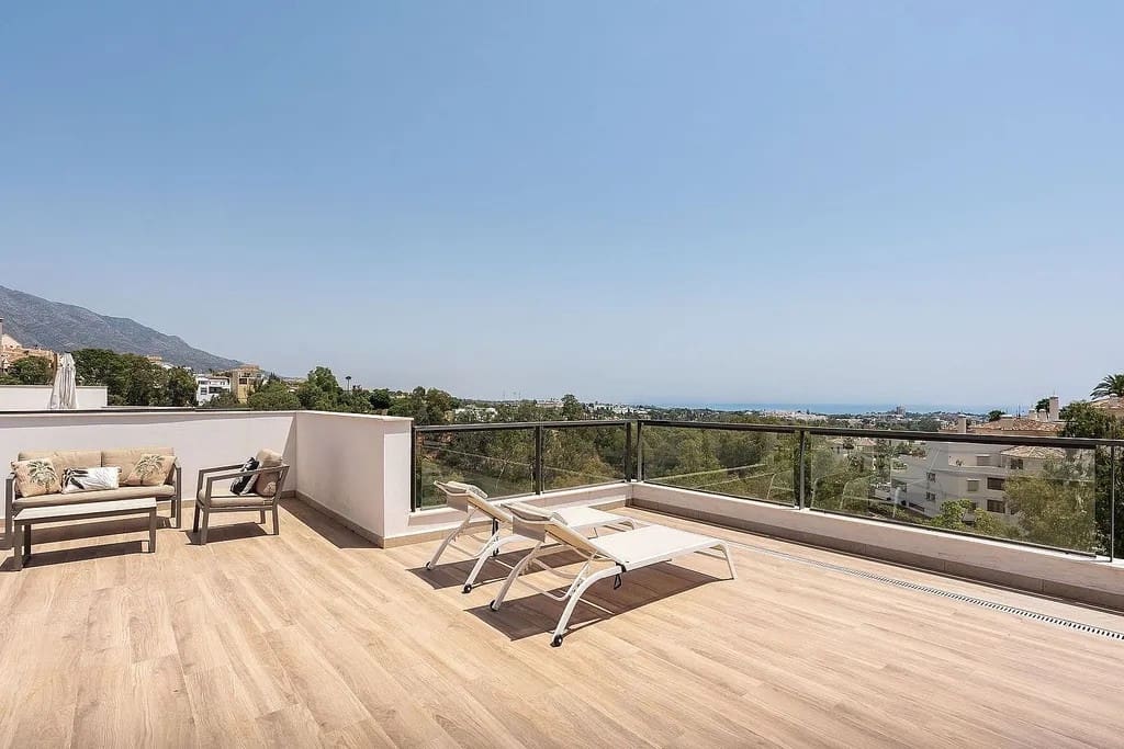 3 soverom Penthouse til salgs i Nueva Andalucia med svømmebasseng garasje - € 1 330 000 (Ref: 10020395)