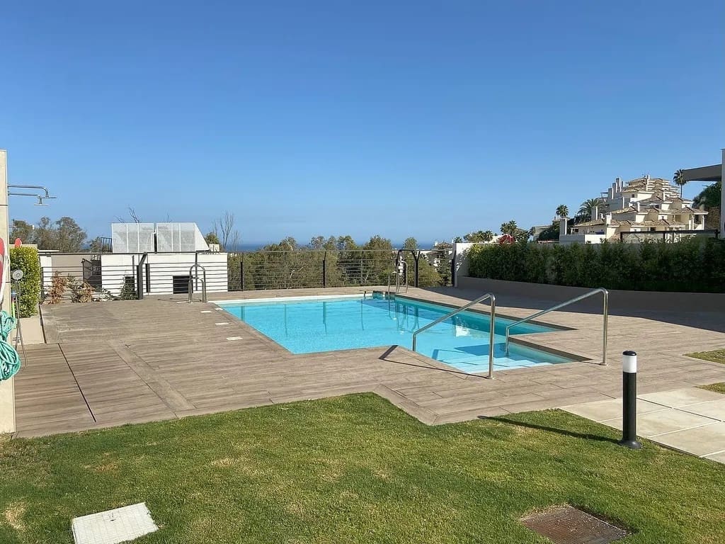 3 soverom Penthouse til salgs i Nueva Andalucia med svømmebasseng garasje - € 1 330 000 (Ref: 10020395)