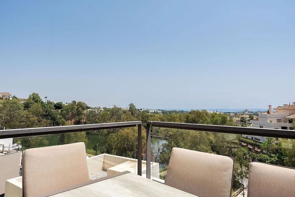 3 soverom Penthouse til salgs i Nueva Andalucia med svømmebasseng garasje - € 1 330 000 (Ref: 10020395)