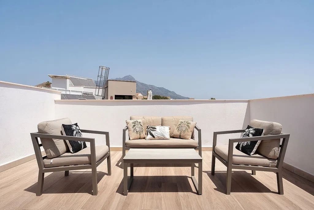 3 soverom Penthouse til salgs i Nueva Andalucia med svømmebasseng garasje - € 1 330 000 (Ref: 10020395)