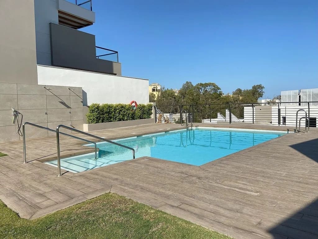 3 soverom Penthouse til salgs i Nueva Andalucia med svømmebasseng garasje - € 1 330 000 (Ref: 10020395)