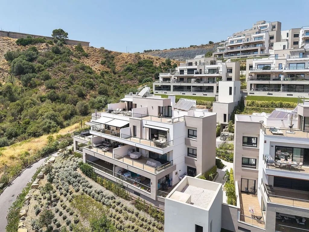3 soverom Penthouse til salgs i Nueva Andalucia med svømmebasseng garasje - € 1 330 000 (Ref: 10020395)