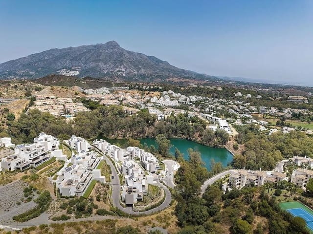 3 soverom Penthouse til salgs i Nueva Andalucia, Marbella med svømmebasseng garasje - € 1 330 000 (Ref: 10020395)