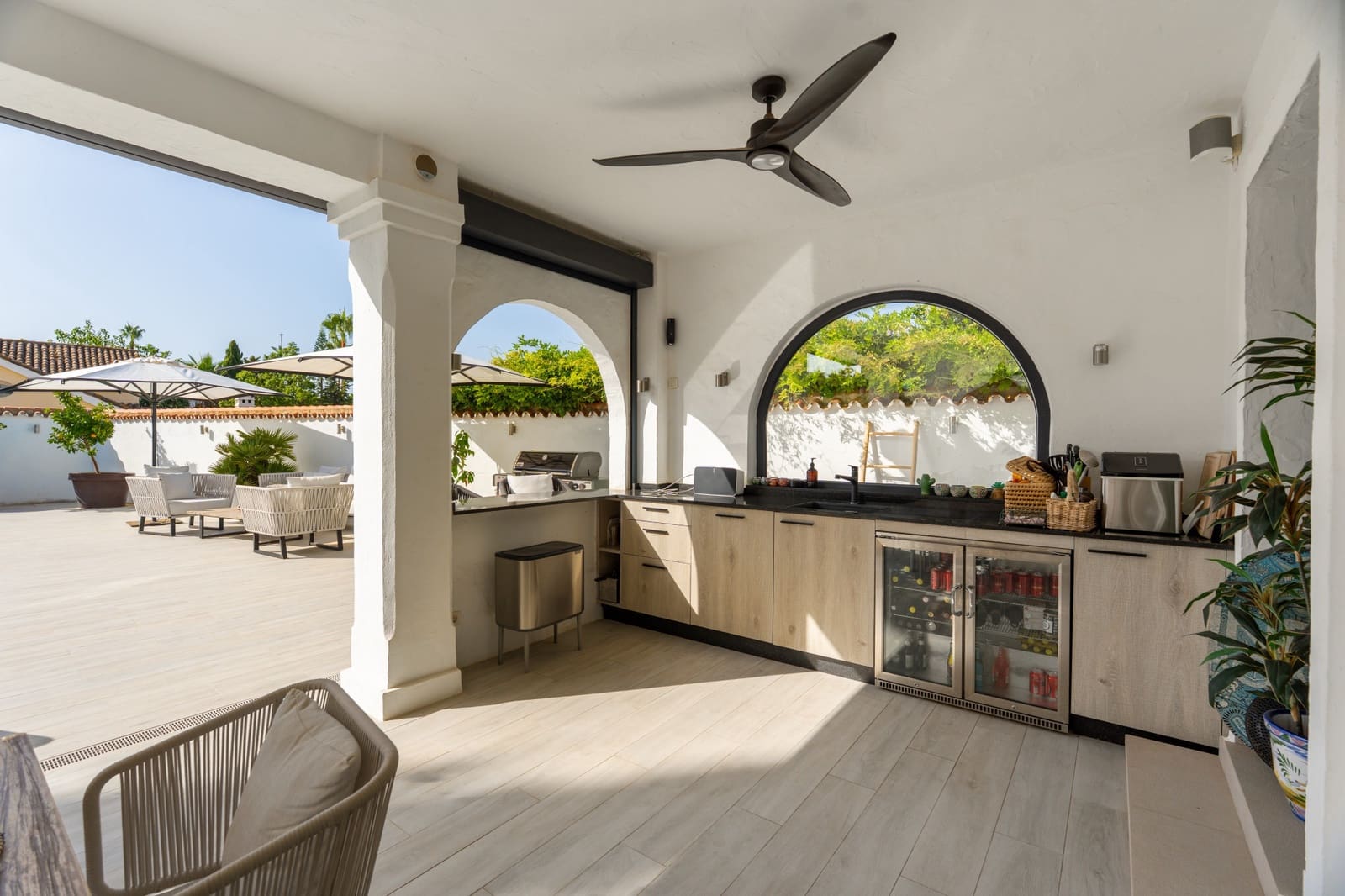 5 bedroom Villa for sale in Marbella with pool garage - € 3,350,000 (Ref: 10025362)