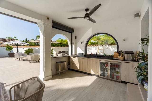 5 bedroom Villa for sale in Marbella with pool garage - € 3,350,000 (Ref: 10025362)