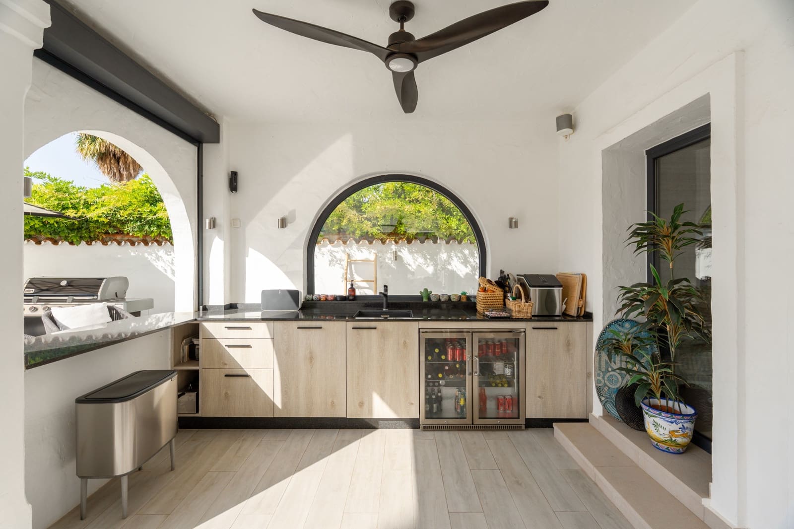 5 bedroom Villa for sale in Marbella with pool garage - € 3,350,000 (Ref: 10025362)