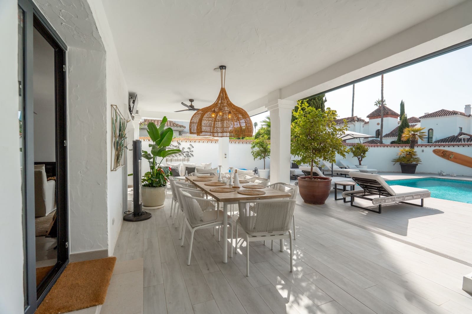 5 bedroom Villa for sale in Marbella with pool garage - € 3,350,000 (Ref: 10025362)