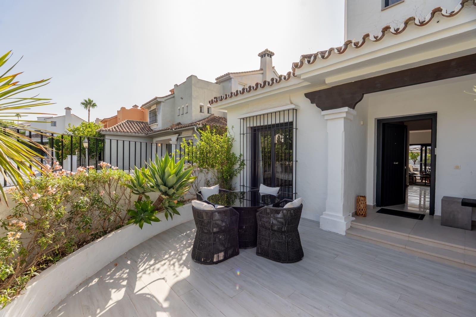 5 bedroom Villa for sale in Marbella with pool garage - € 3,350,000 (Ref: 10025362)