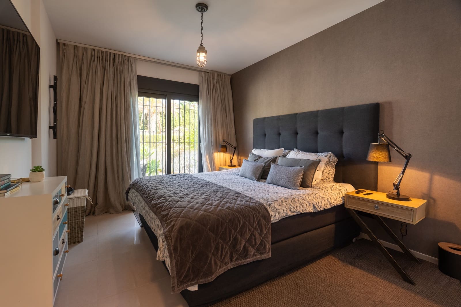 5 bedroom Villa for sale in Marbella with pool garage - € 3,350,000 (Ref: 10025362)