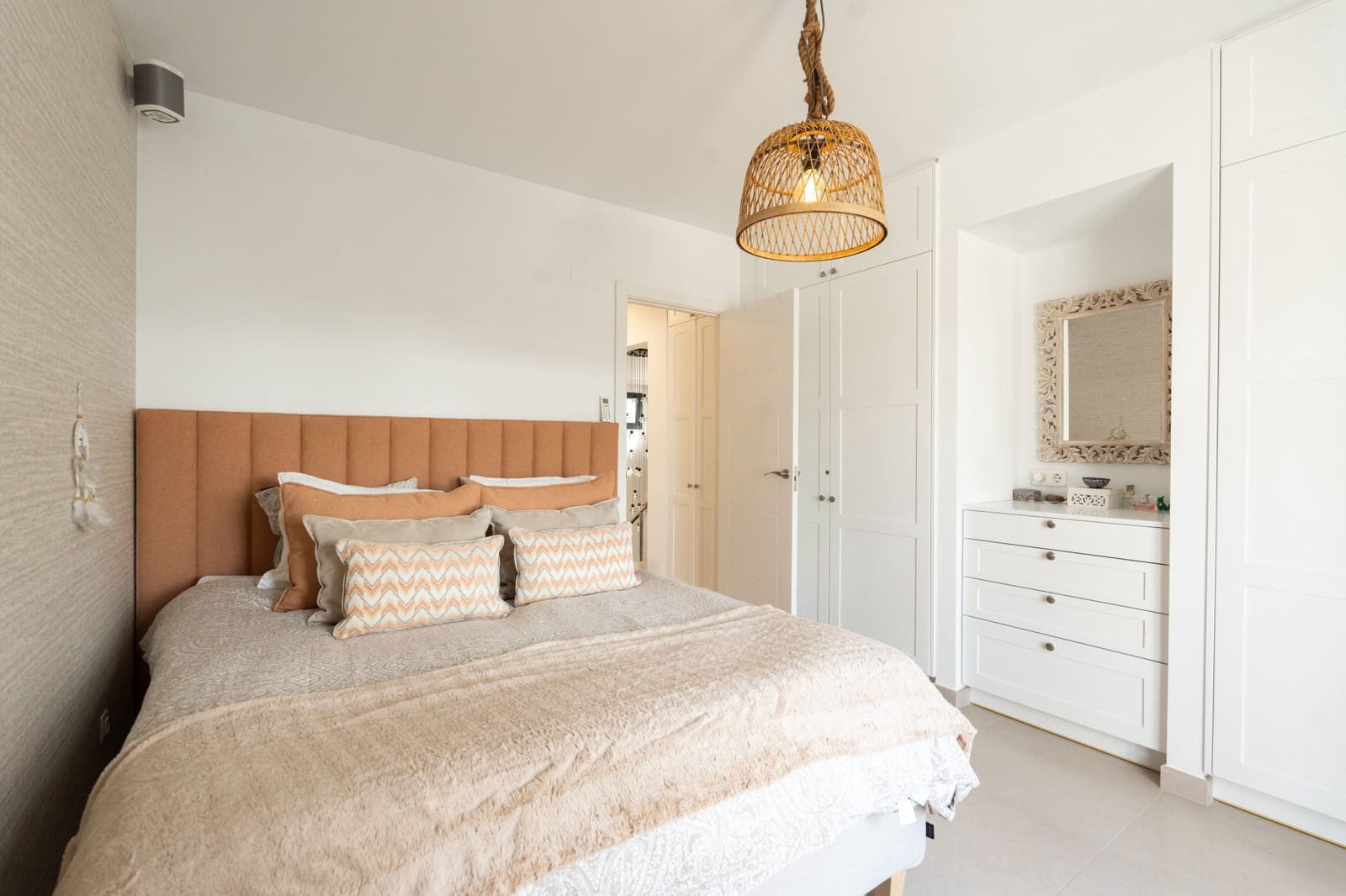 5 bedroom Villa for sale in Marbella with pool garage - € 3,350,000 (Ref: 10025362)