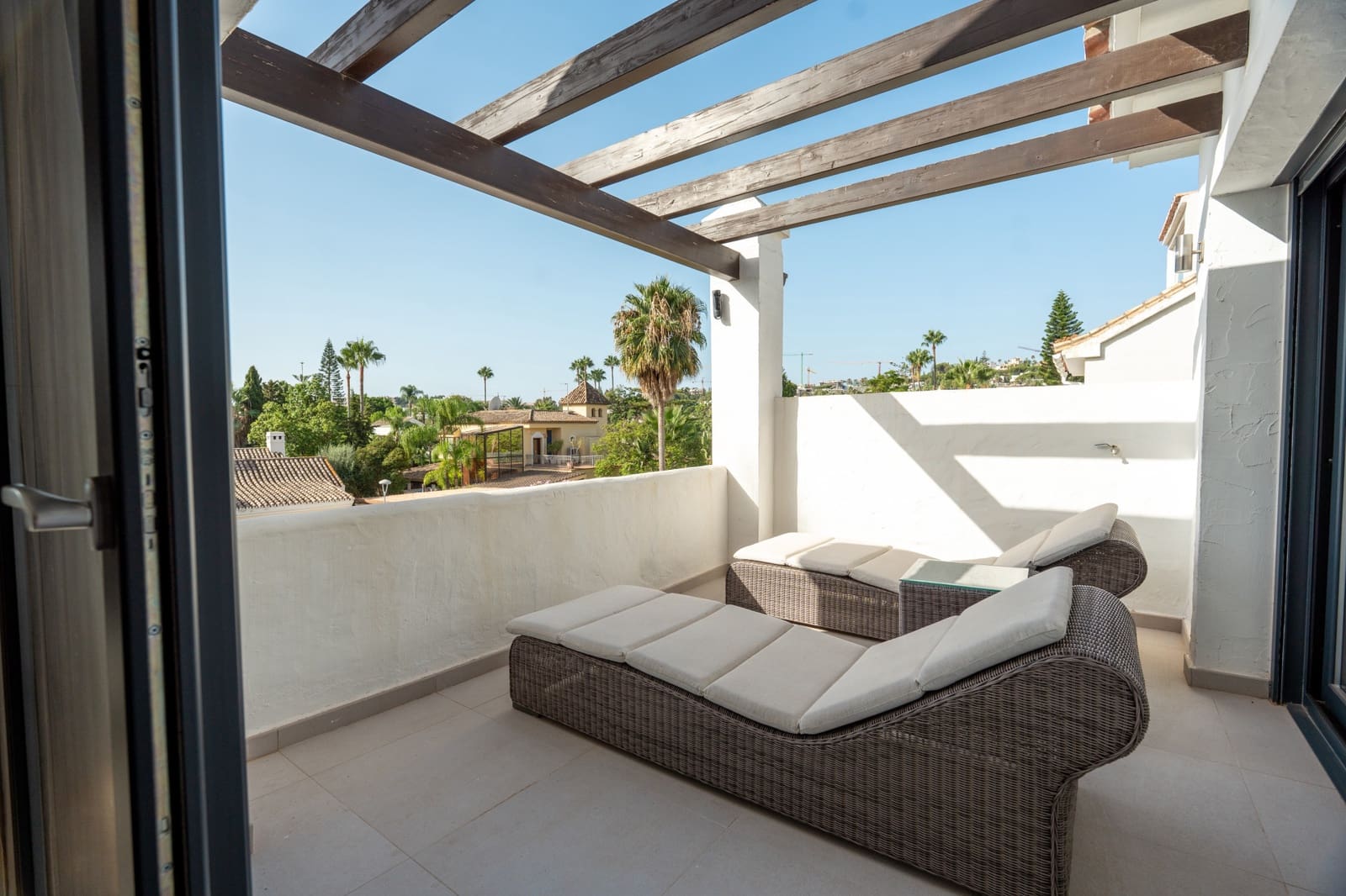 5 bedroom Villa for sale in Marbella with pool garage - € 3,350,000 (Ref: 10025362)