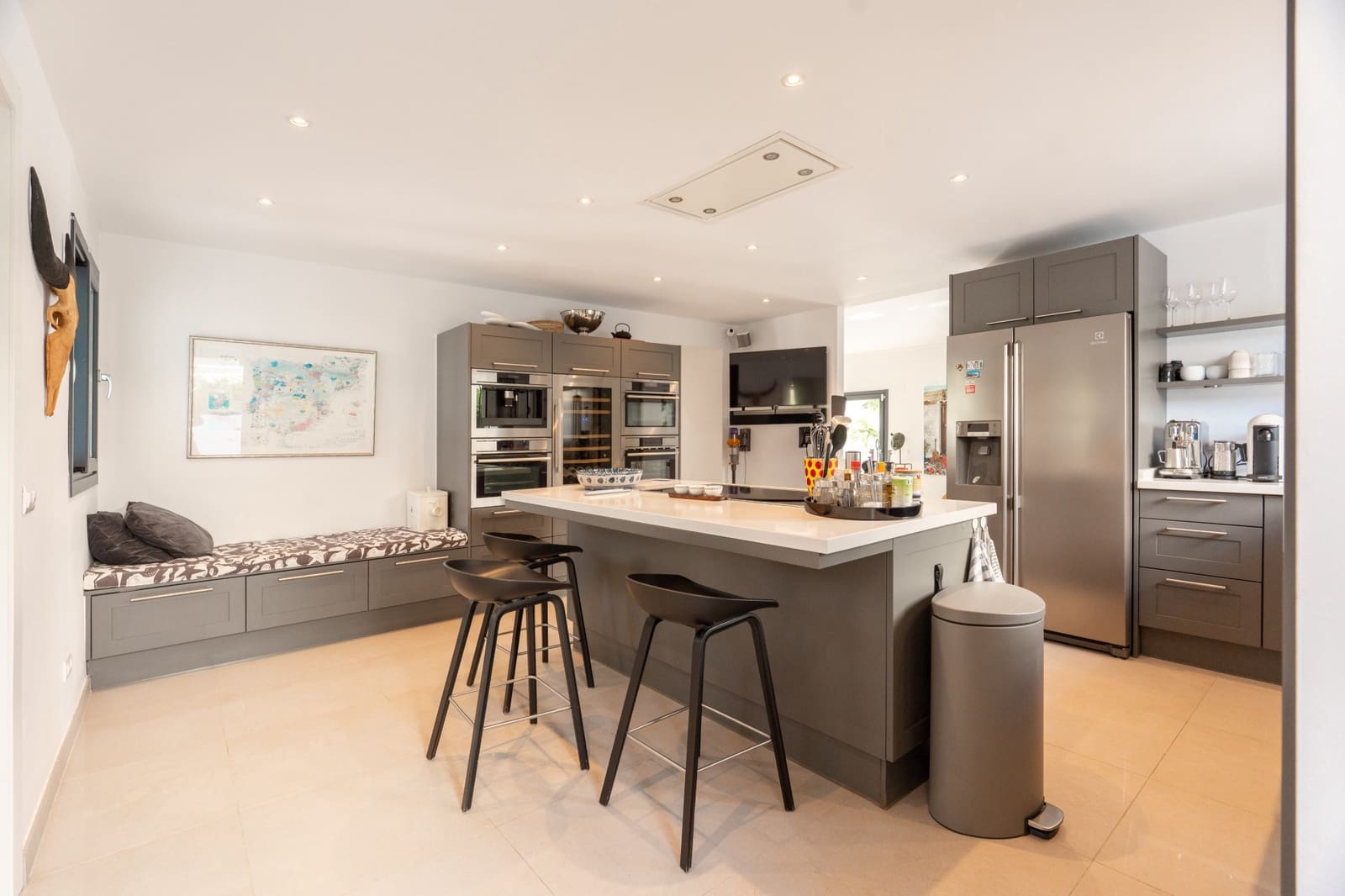 5 bedroom Villa for sale in Marbella with pool garage - € 3,350,000 (Ref: 10025362)