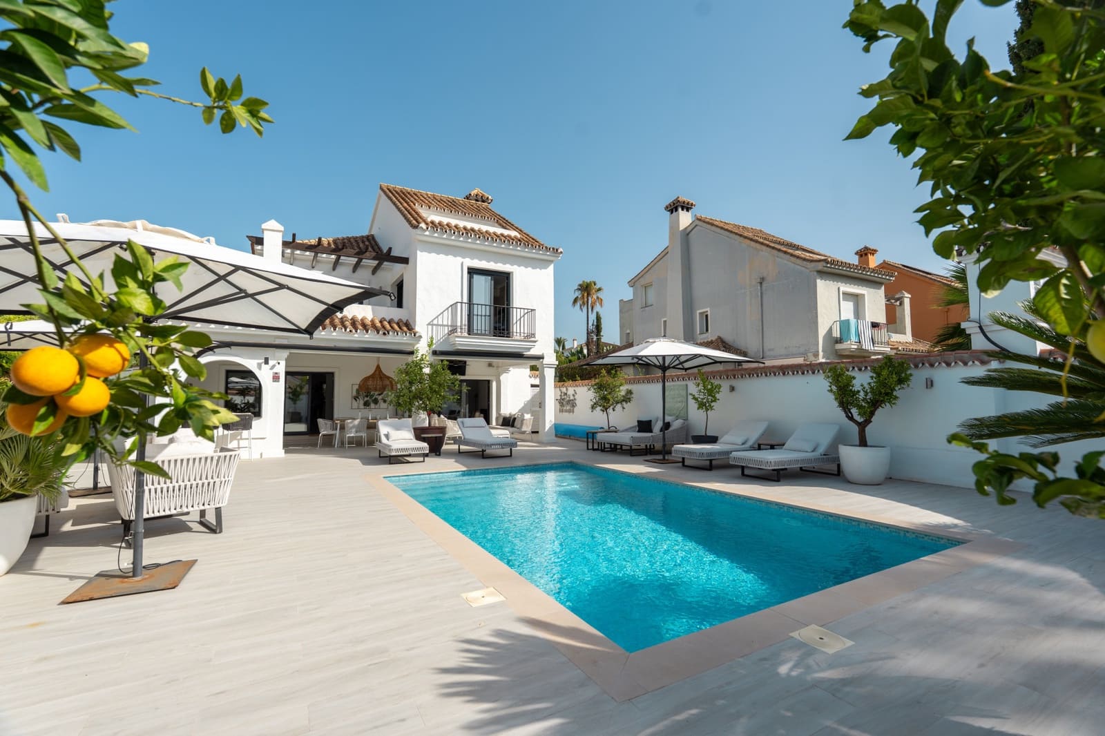 5 bedroom Villa for sale in Marbella with pool garage - € 3,350,000 (Ref: 10025362)
