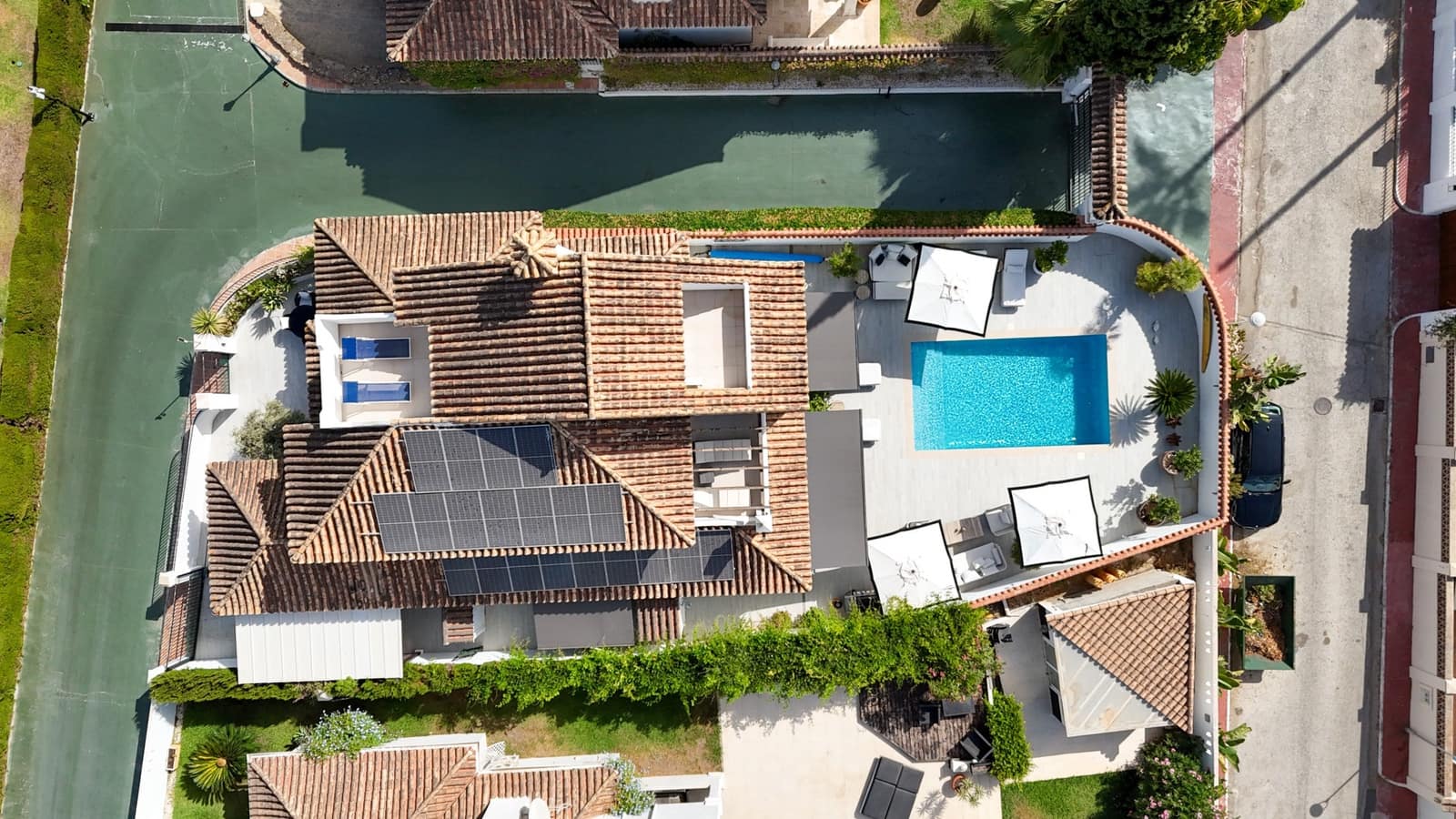 5 bedroom Villa for sale in Marbella with pool garage - € 3,350,000 (Ref: 10025362)