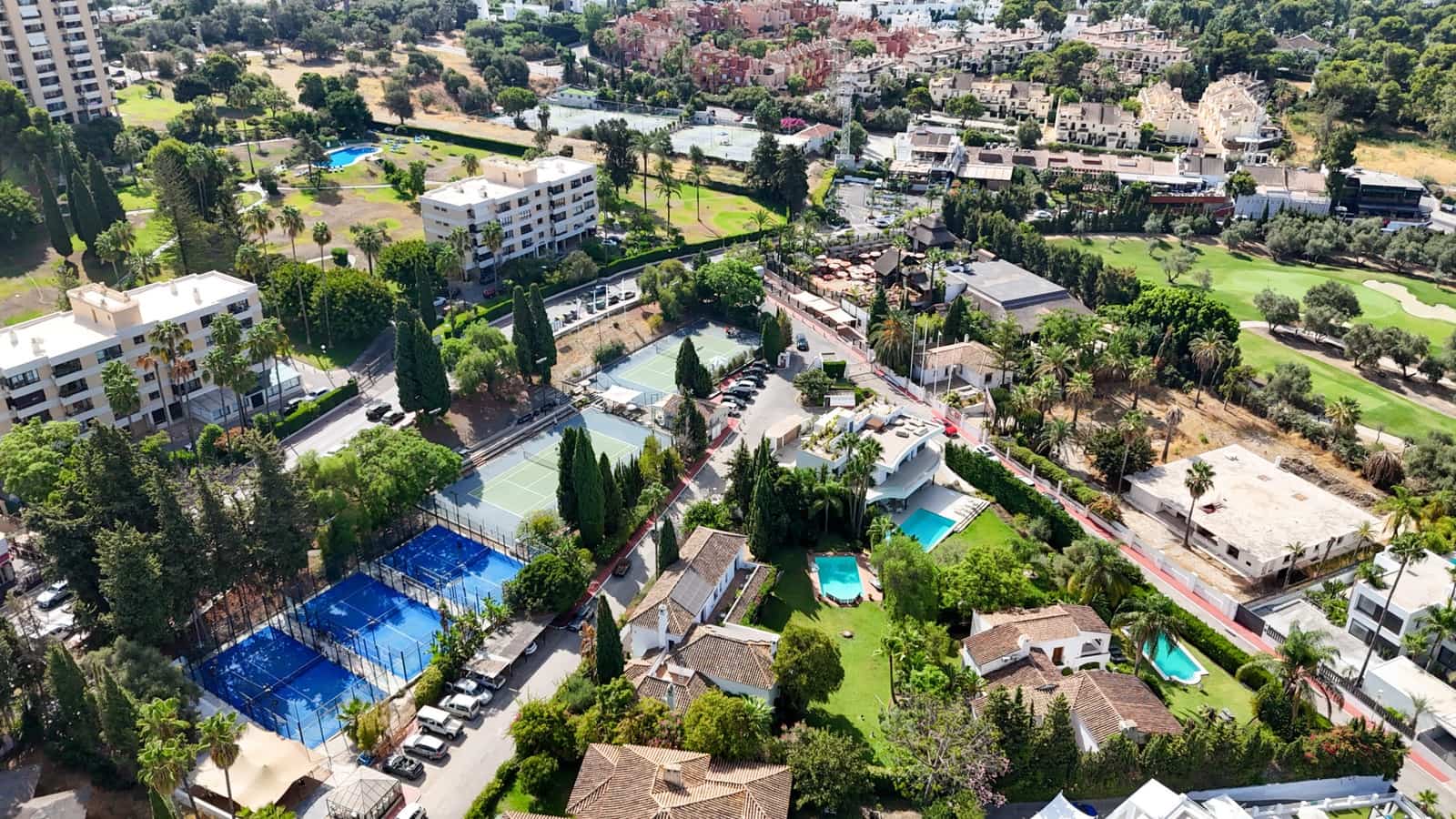 5 bedroom Villa for sale in Marbella with pool garage - € 3,350,000 (Ref: 10025362)