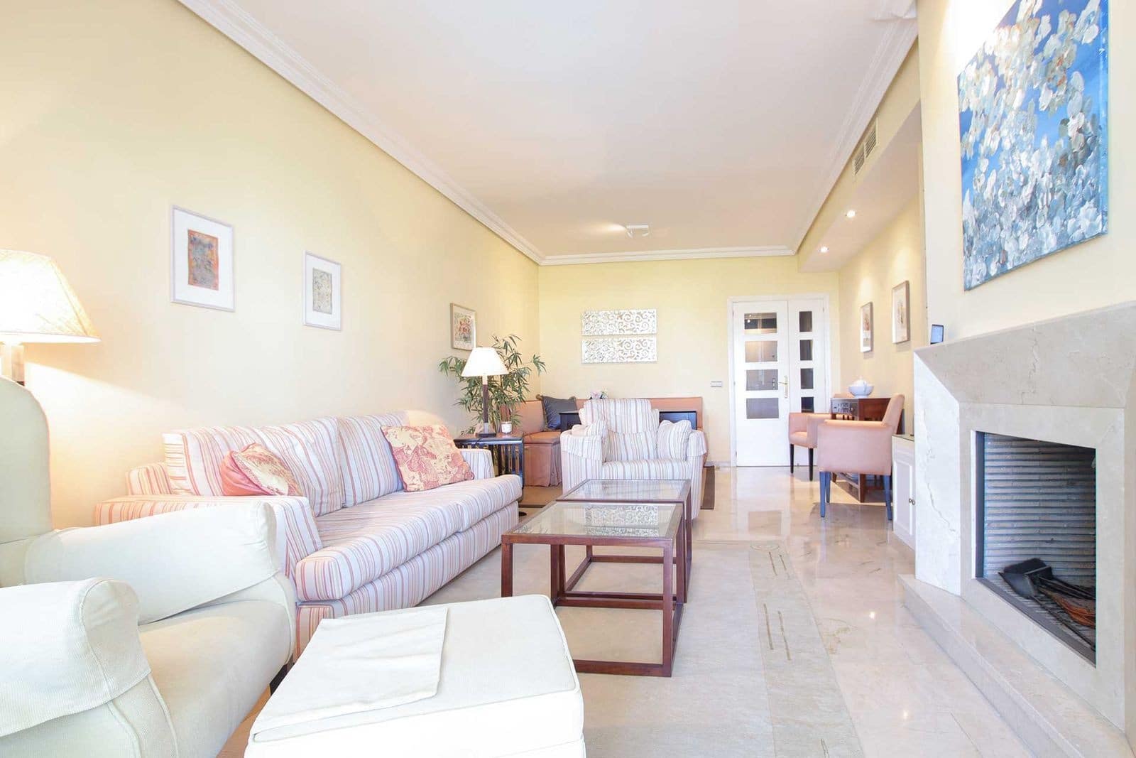 2 soveværelse Lejlighed til salg i Nueva Andalucia med swimmingpool - € 769.999 (Ref: 10025365)