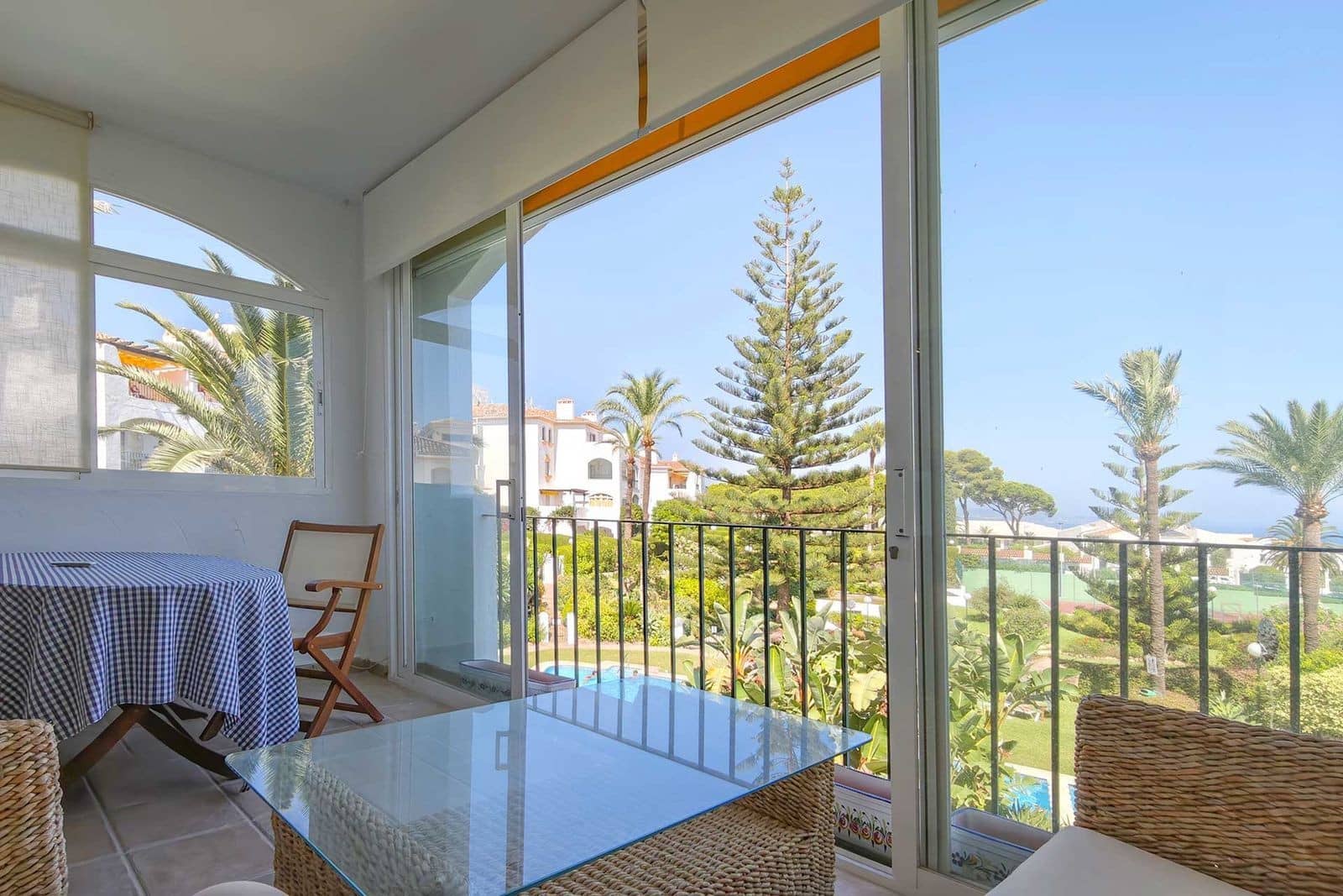 2 soveværelse Lejlighed til salg i Nueva Andalucia med swimmingpool - € 769.999 (Ref: 10025365)