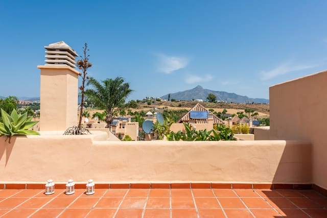 4 bedroom Semi-detached Villa for sale in Marbella with pool garage - € 495,000 (Ref: 10026981)