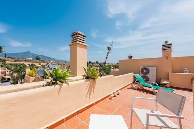 4 bedroom Semi-detached Villa for sale in Marbella with pool garage - € 495,000 (Ref: 10026981)