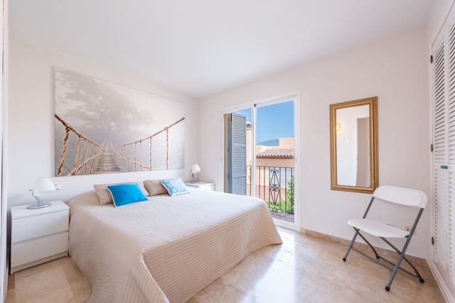 4 bedroom Semi-detached Villa for sale in Marbella with pool garage - € 495,000 (Ref: 10026981)