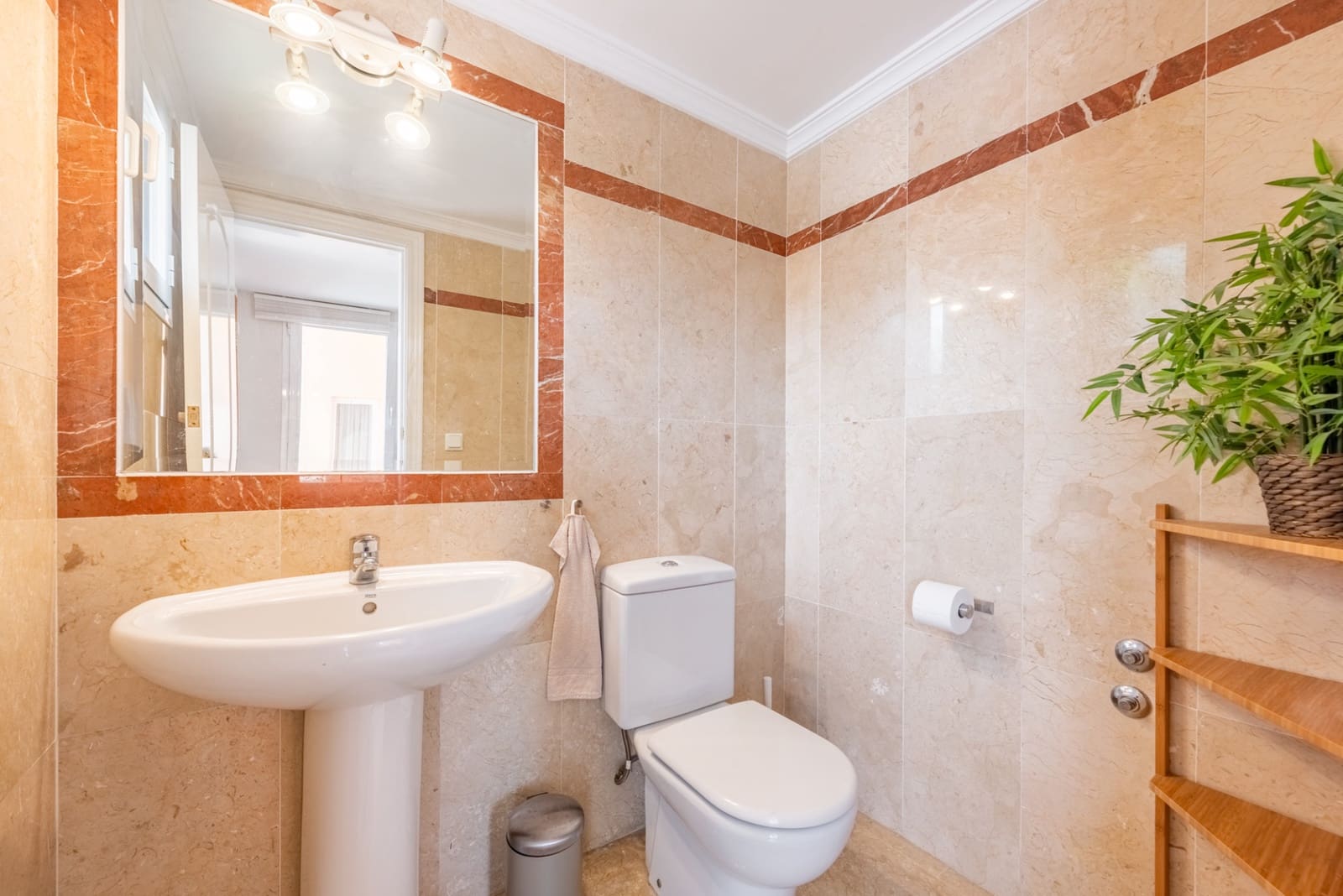 4 sypialnia Dom blizniak na sprzedaż w Marbella z basenem garażem - 495 000 € (Ref: 10026981)