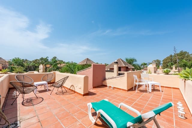 4 bedroom Semi-detached Villa for sale in Marbella with pool garage - € 495,000 (Ref: 10026981)