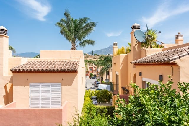 4 bedroom Semi-detached Villa for sale in Marbella with pool garage - € 495,000 (Ref: 10026981)