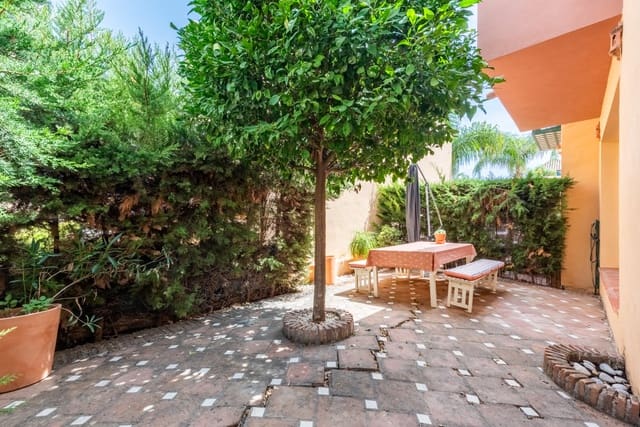4 bedroom Semi-detached Villa for sale in Marbella with pool garage - € 495,000 (Ref: 10026981)