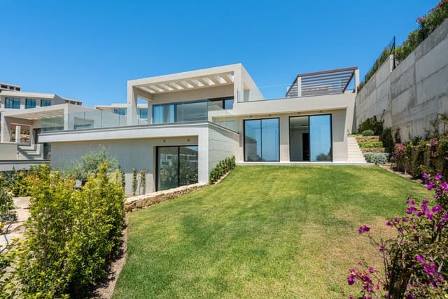 3 bedroom Villa for sale in Benahavís with pool garage - € 2,350,000 (Ref: 10031657)