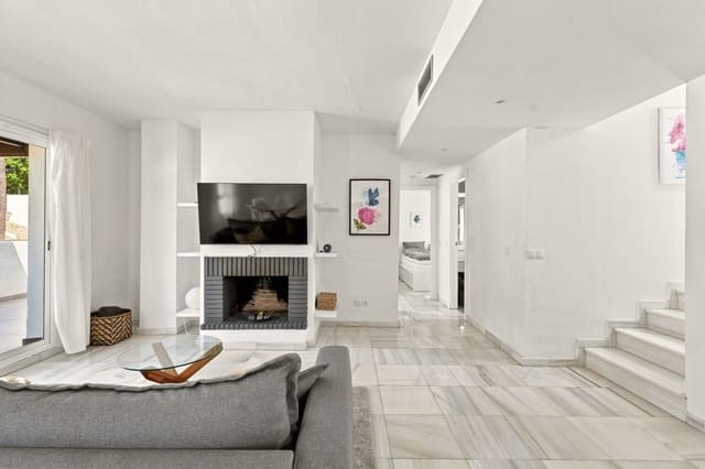 2 chambre Penthouse à vendre à Nueva Andalucia, Marbella avec piscine garage - 530 000 € (Ref: 10031659)