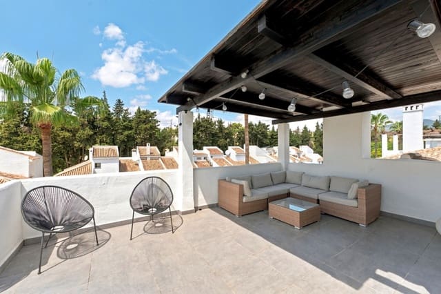 2 chambre Penthouse à vendre à Nueva Andalucia, Marbella avec piscine garage - 530 000 € (Ref: 10031659)