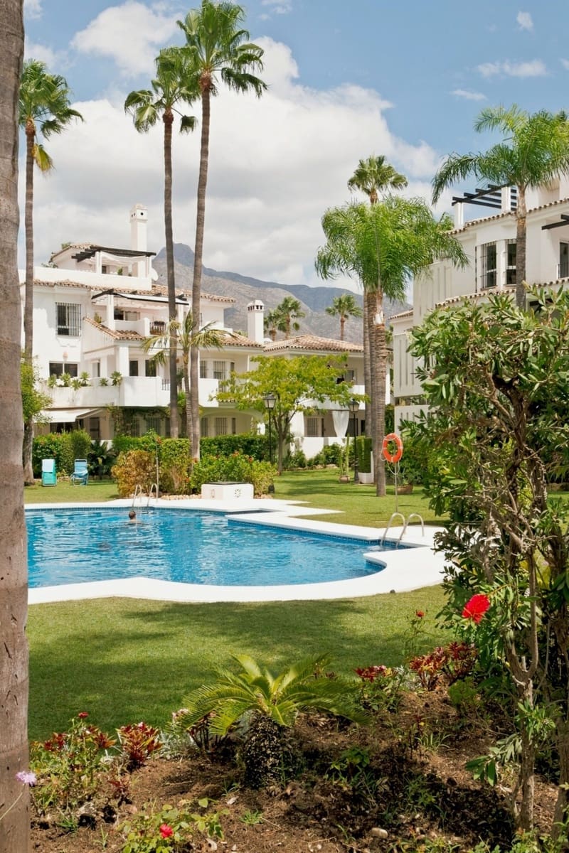 2 chambre Penthouse à vendre à Nueva Andalucia avec piscine garage - 530 000 € (Ref: 10031659)