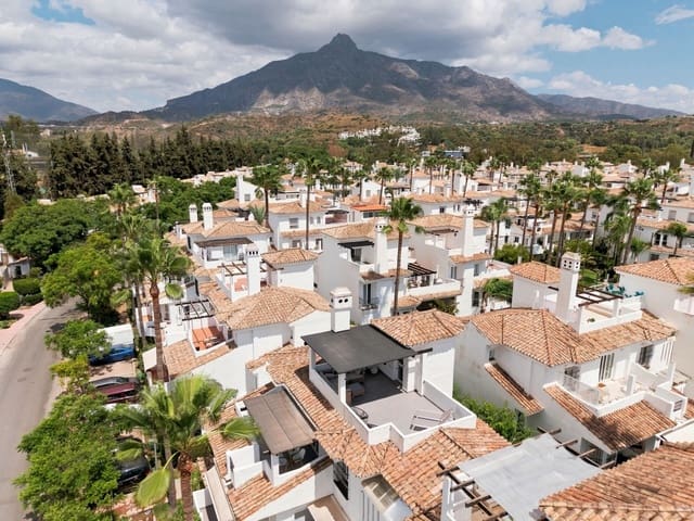 2 chambre Penthouse à vendre à Nueva Andalucia, Marbella avec piscine garage - 530 000 € (Ref: 10031659)