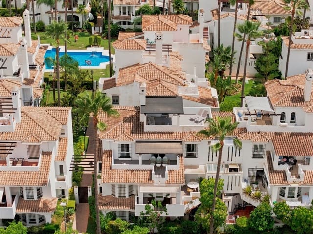 2 chambre Penthouse à vendre à Nueva Andalucia, Marbella avec piscine garage - 530 000 € (Ref: 10031659)